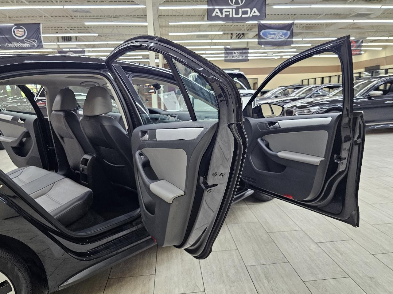Volkswagen Jetta Hybrid SEL Premium 2016