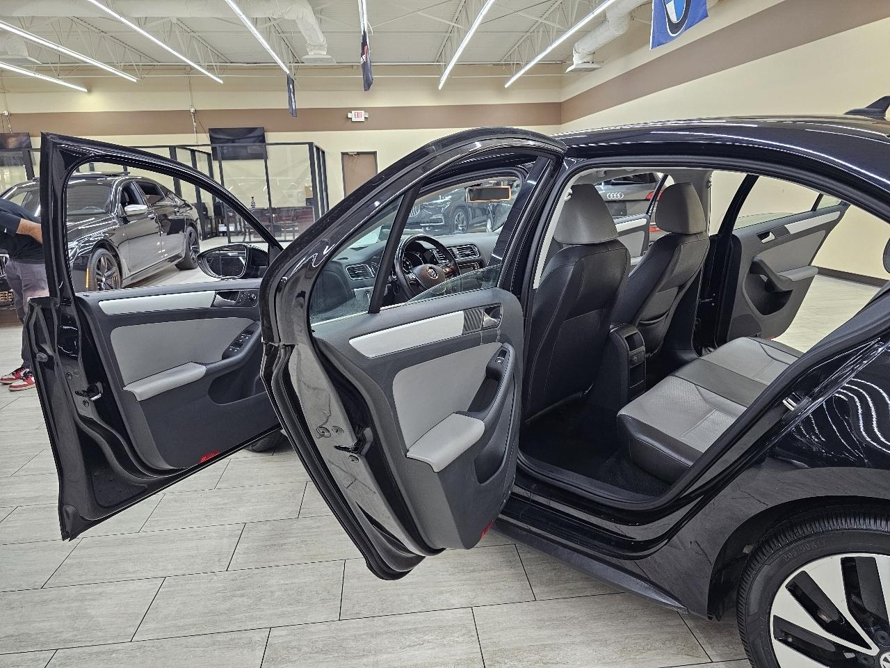 Volkswagen Jetta Hybrid SEL Premium 2016