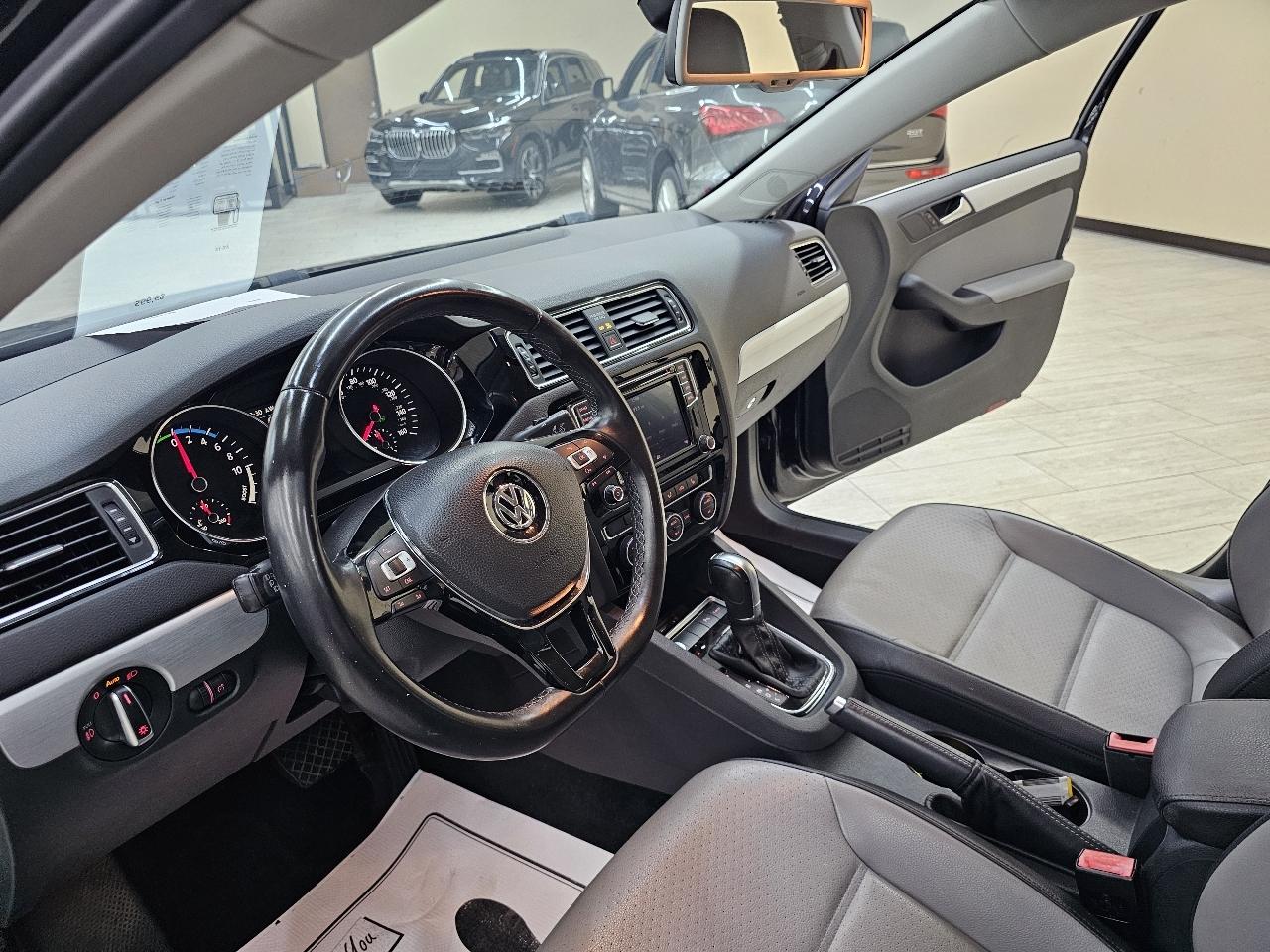 Volkswagen Jetta Hybrid SEL Premium 2016