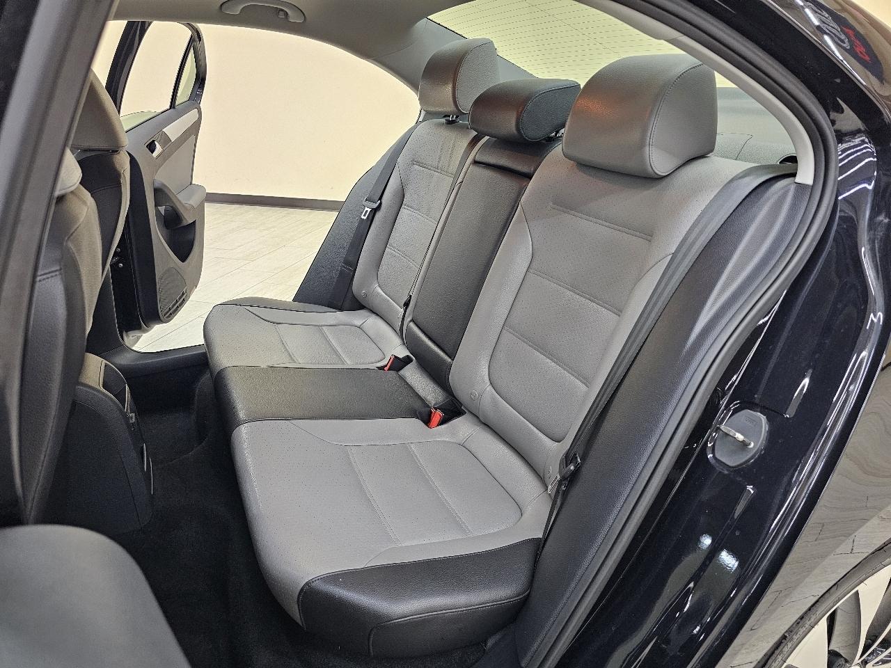 Volkswagen Jetta Hybrid SEL Premium 2016