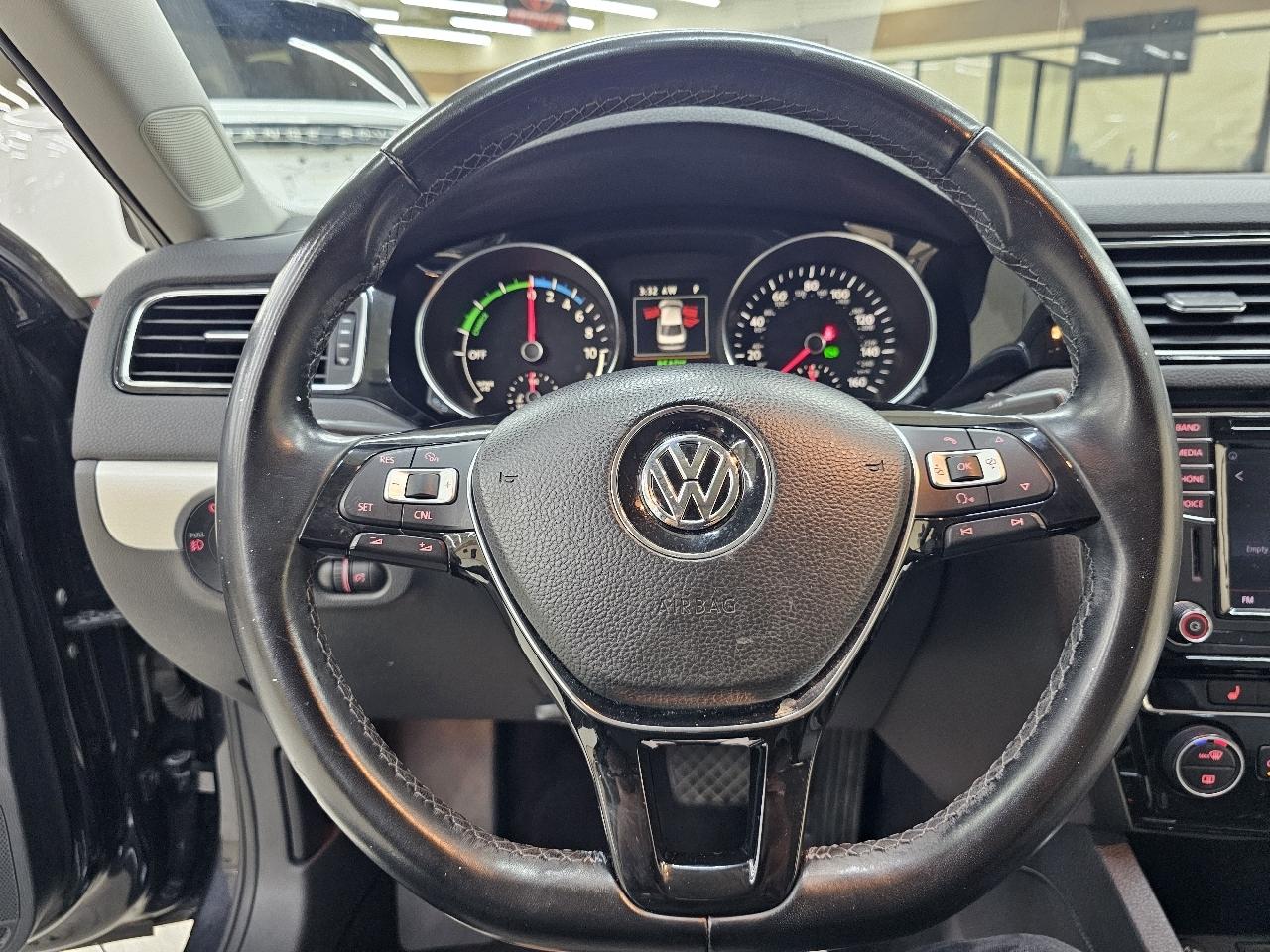 Volkswagen Jetta Hybrid SEL Premium 2016