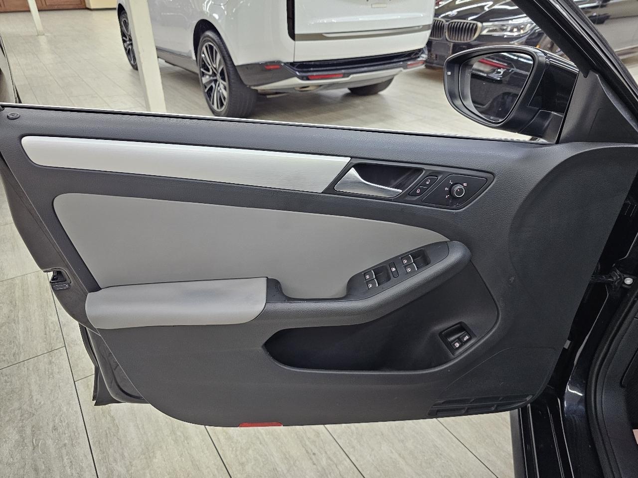 Volkswagen Jetta Hybrid SEL Premium 2016