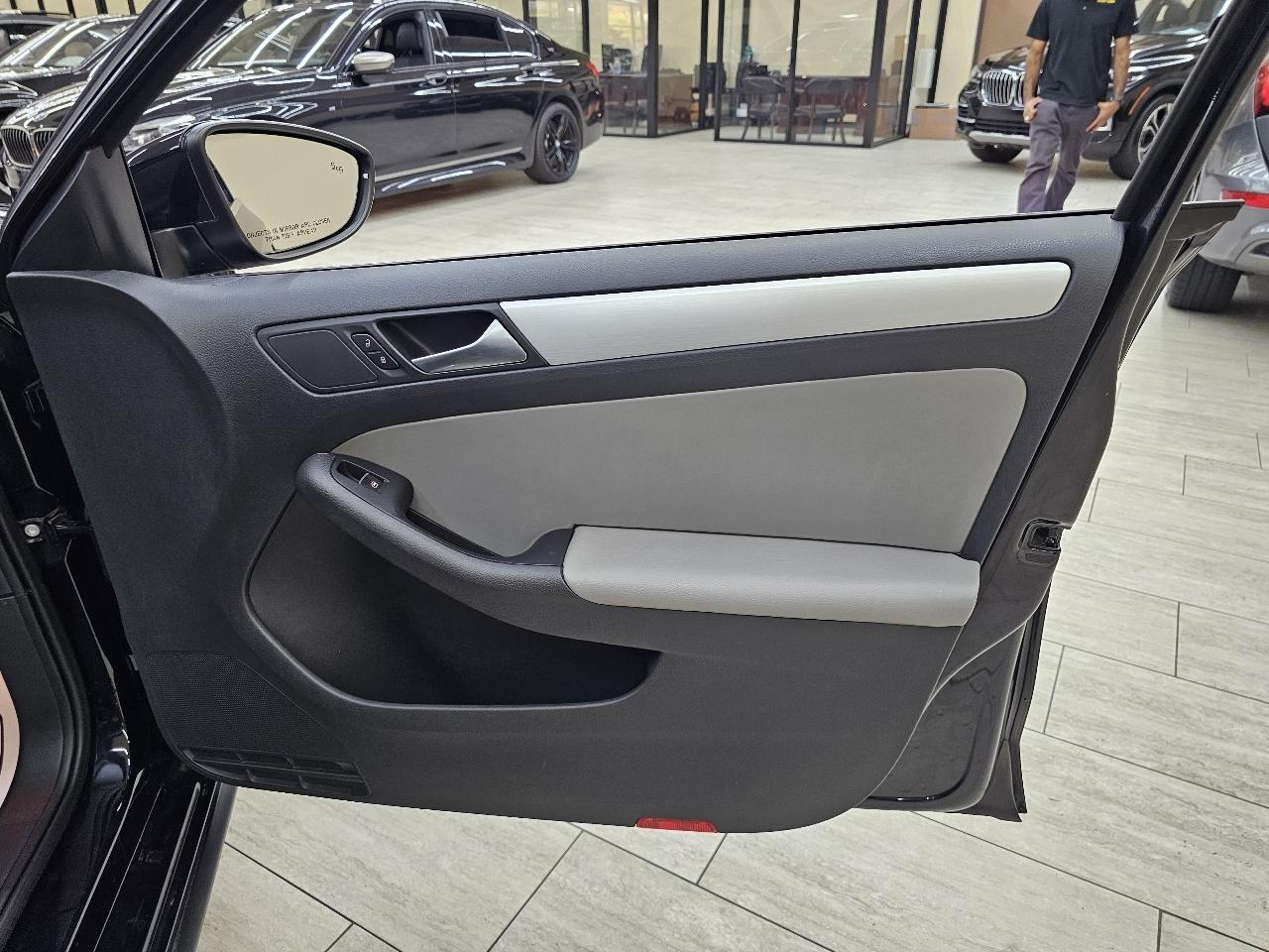 Volkswagen Jetta Hybrid SEL Premium 2016