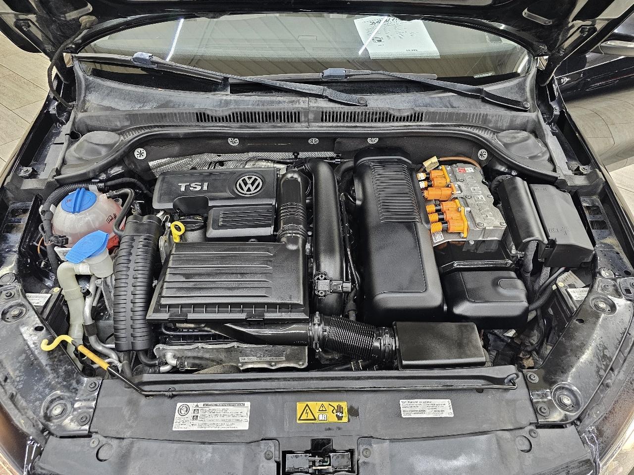 Volkswagen Jetta Hybrid SEL Premium 2016