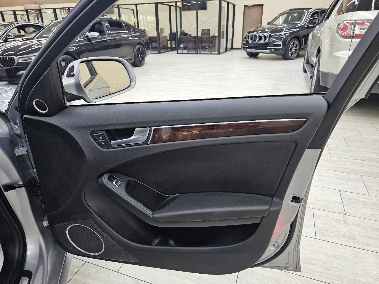 Audi A4 2.0T Premium Plus quattro Sedan AWD 8A 2016