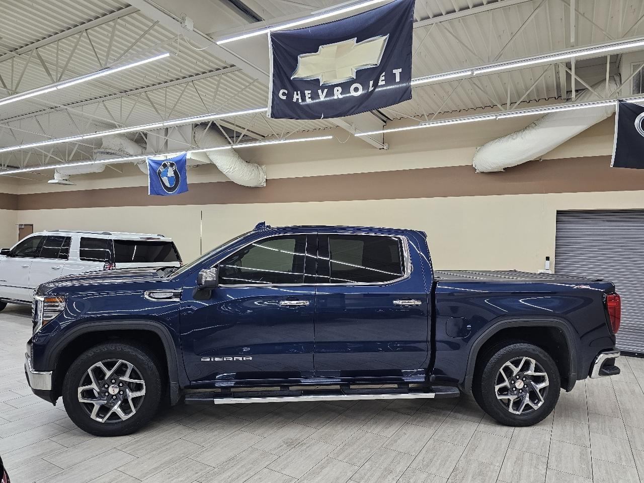 GMC Sierra 1500 SLT Crew Cab 4WD 2023
