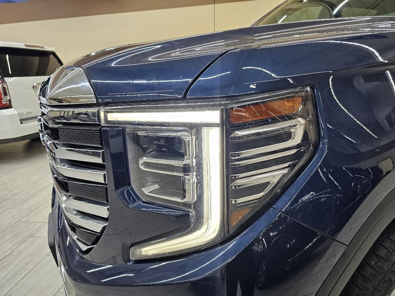 GMC Sierra 1500 SLT Crew Cab 4WD 2023