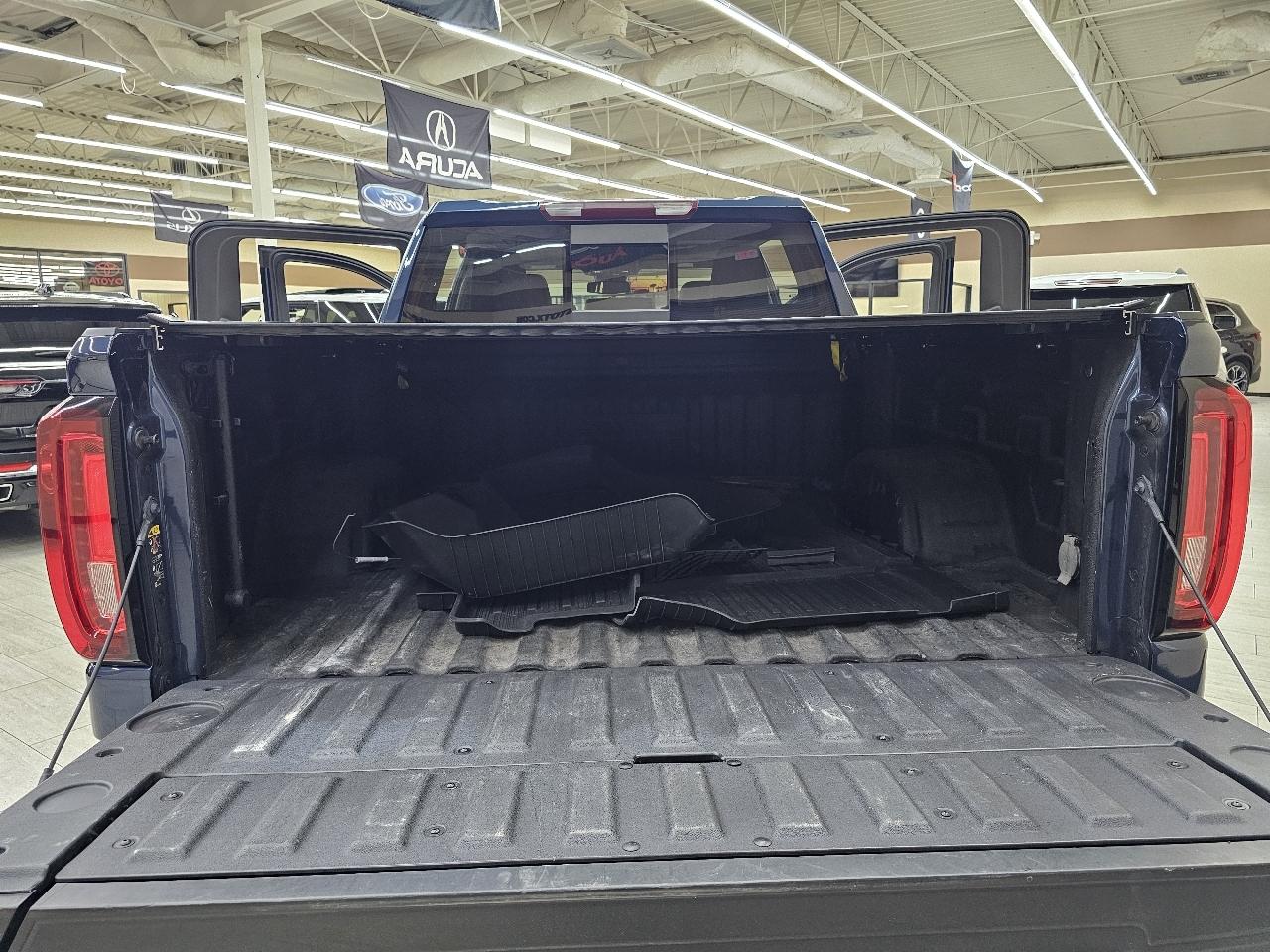 GMC Sierra 1500 SLT Crew Cab 4WD 2023
