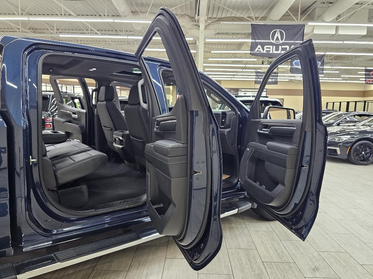 GMC Sierra 1500 SLT Crew Cab 4WD 2023