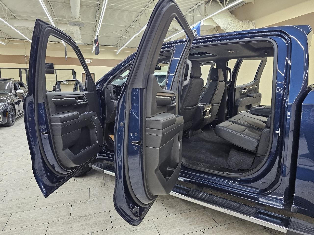 GMC Sierra 1500 SLT Crew Cab 4WD 2023