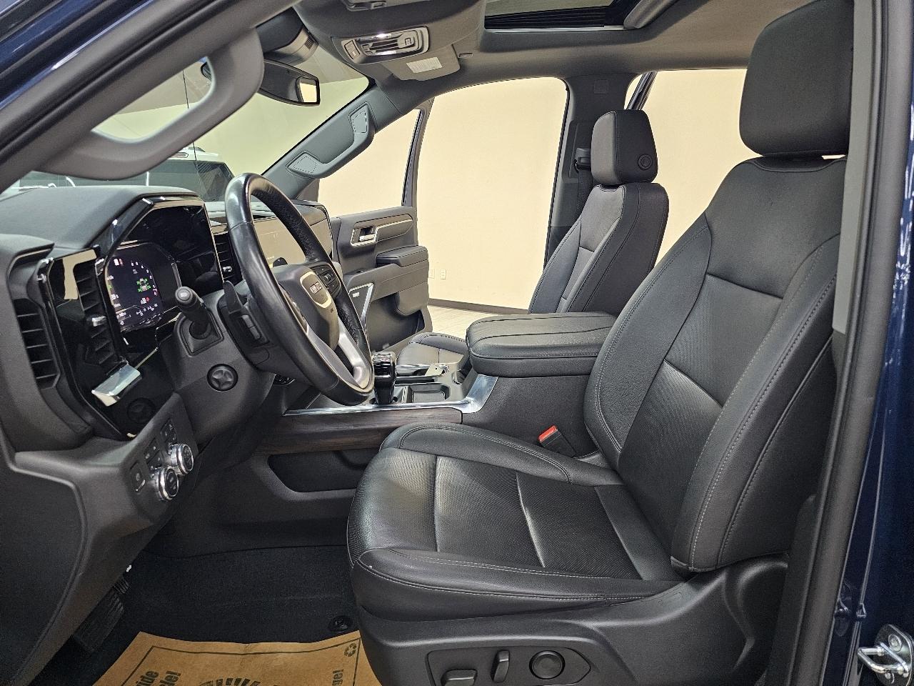 GMC Sierra 1500 SLT Crew Cab 4WD 2023