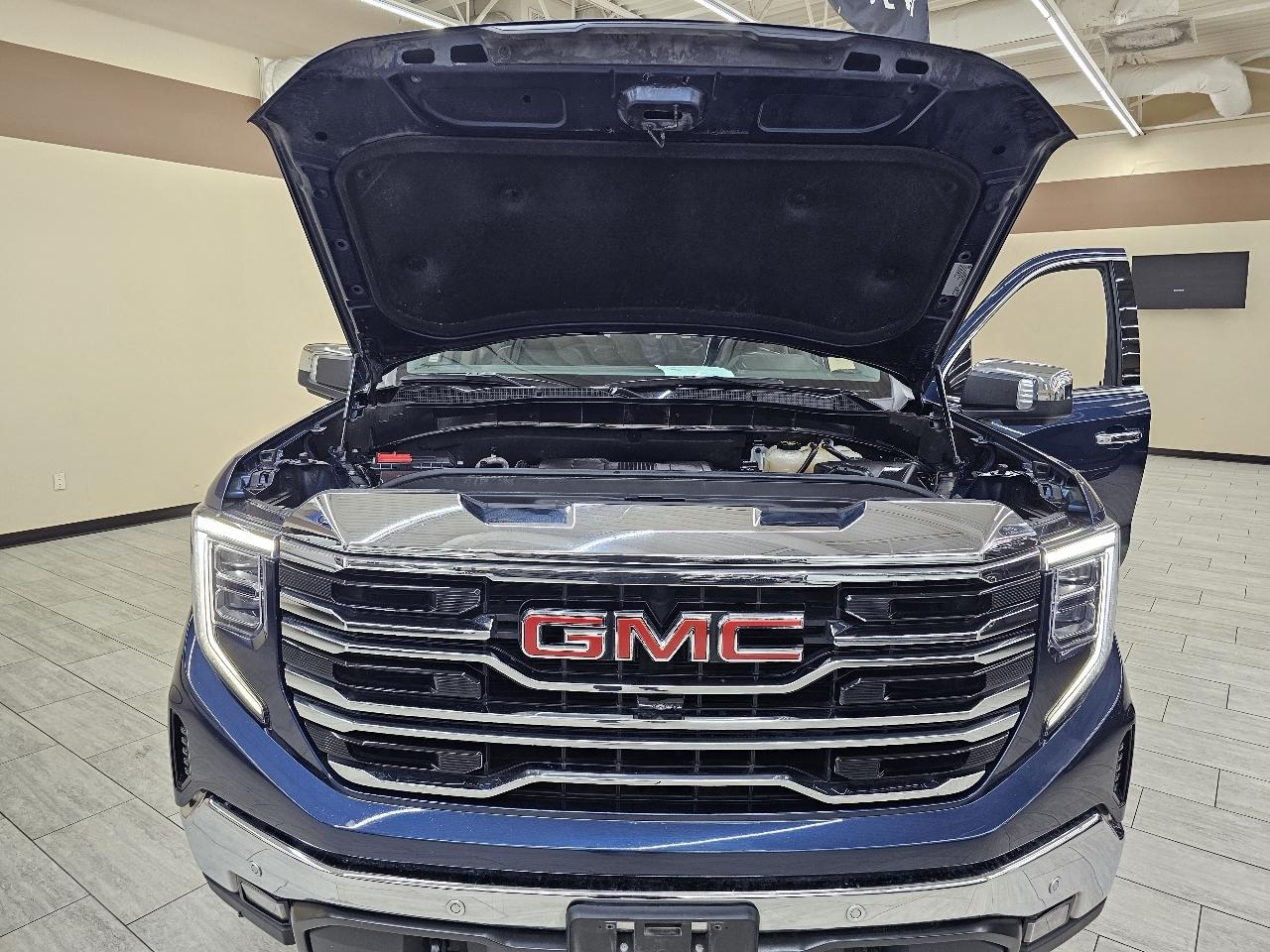 GMC Sierra 1500 SLT Crew Cab 4WD 2023