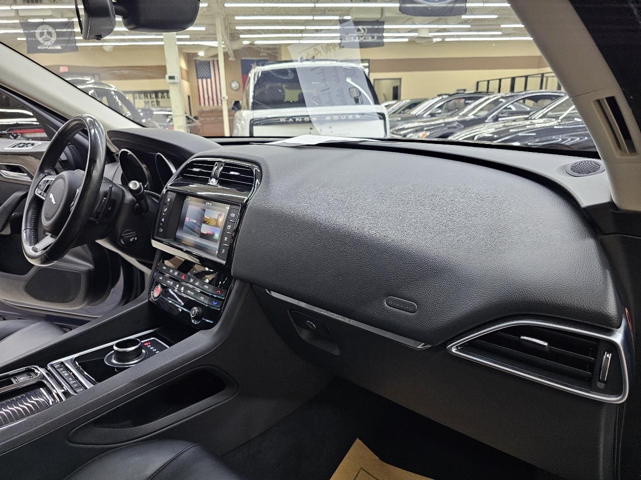 Jaguar F-Pace 25t Premium 2018