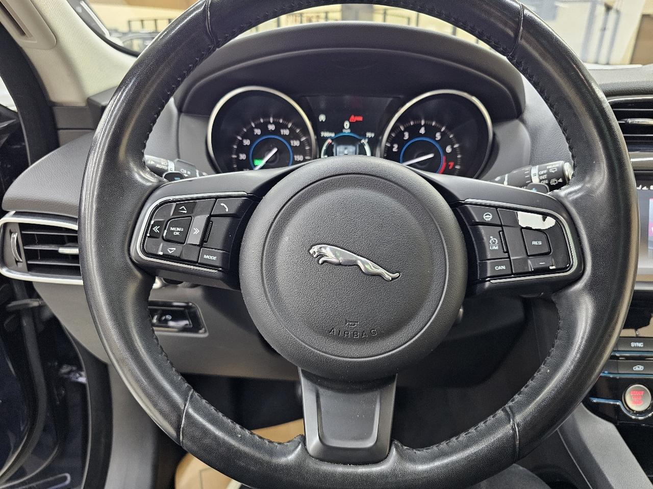 Jaguar F-Pace 25t Premium 2018