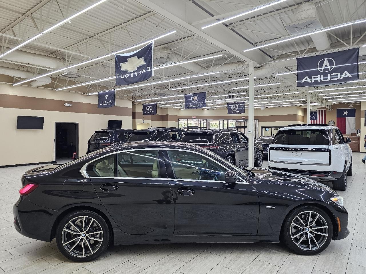 BMW 3-Series 330e 2022