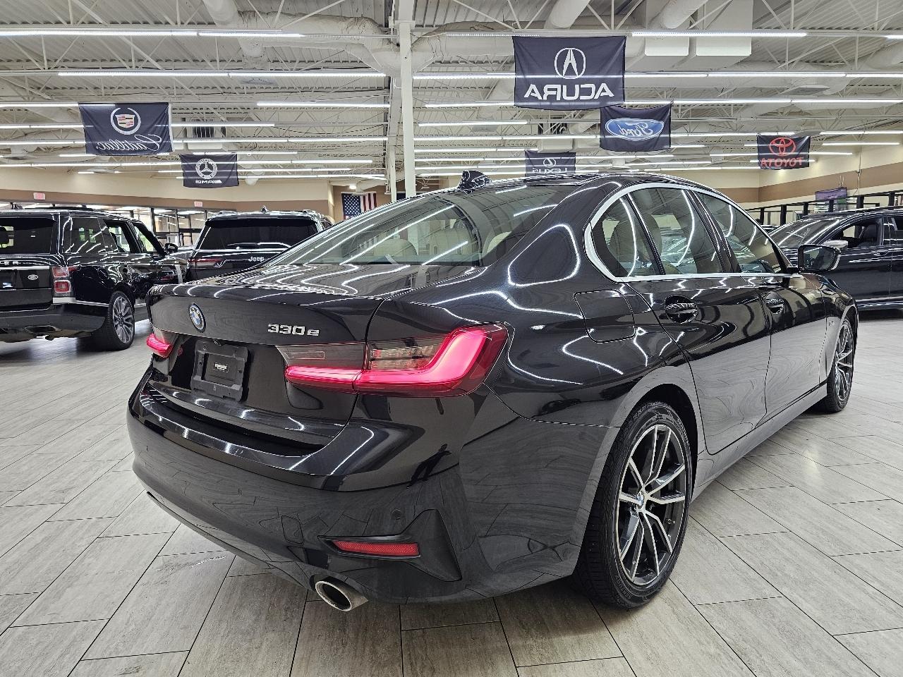 BMW 3-Series 330e 2022