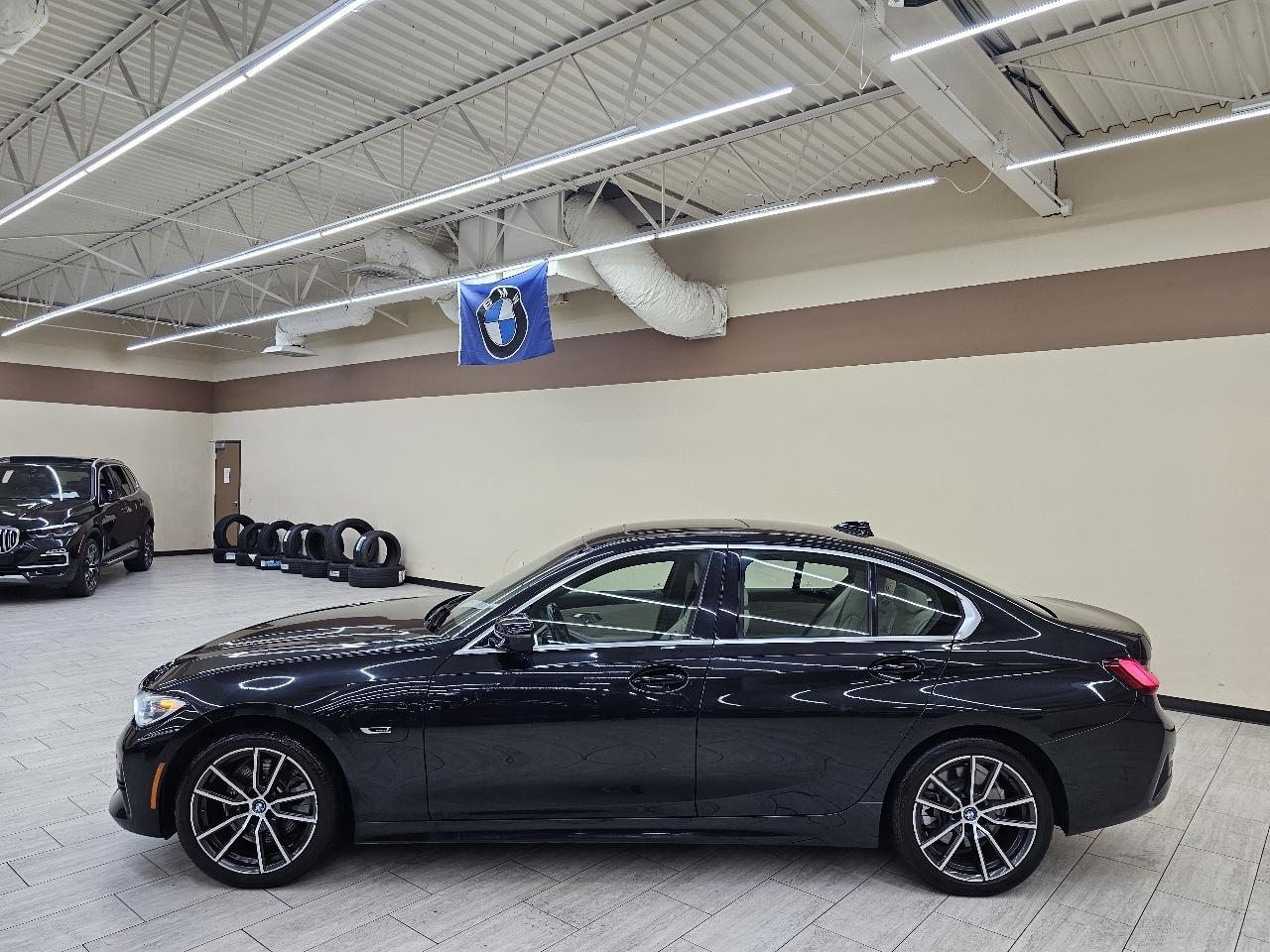 BMW 3-Series 330e 2022