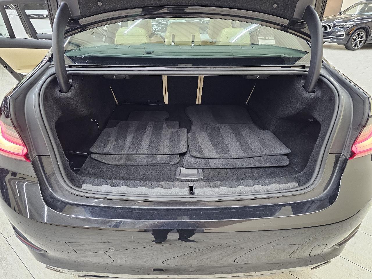 BMW 3-Series 330e 2022