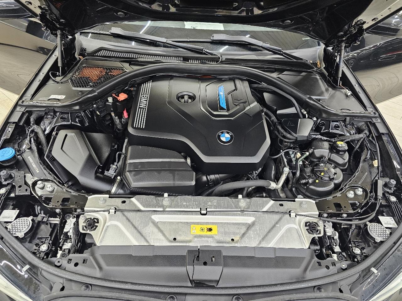 BMW 3-Series 330e 2022