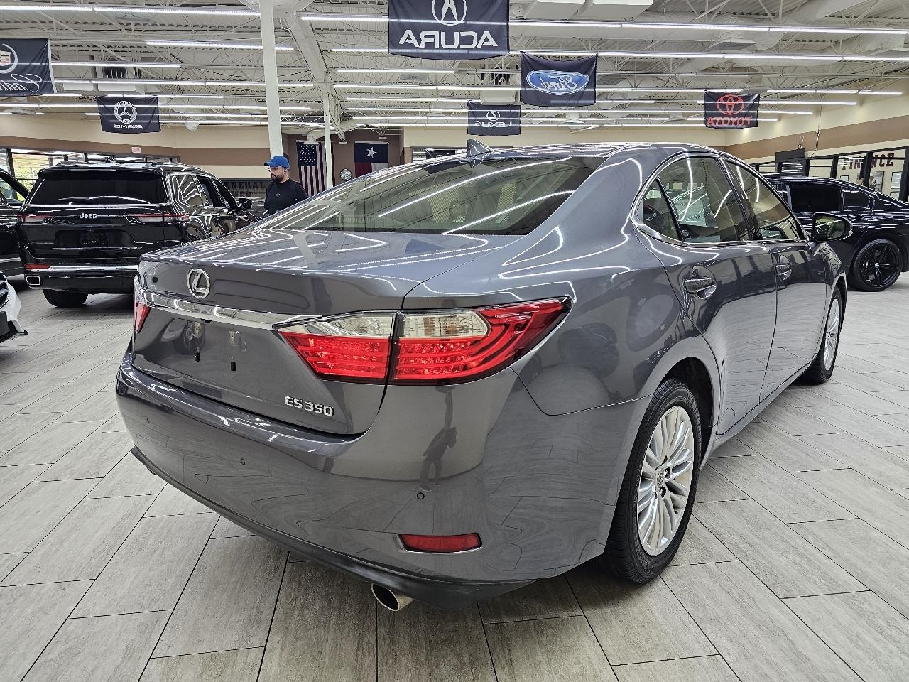 Lexus ES 350 Sedan 2015