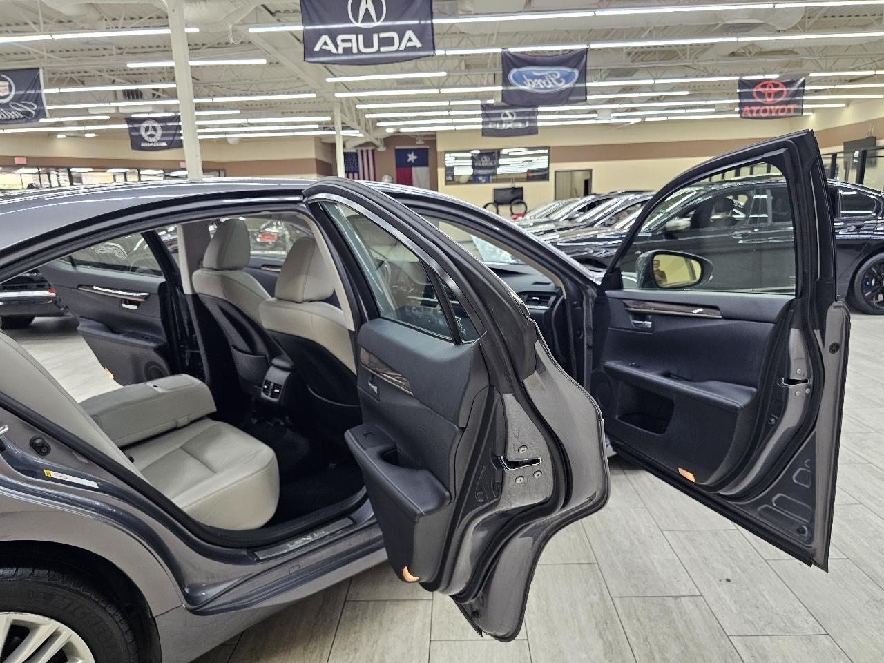 Lexus ES 350 Sedan 2015