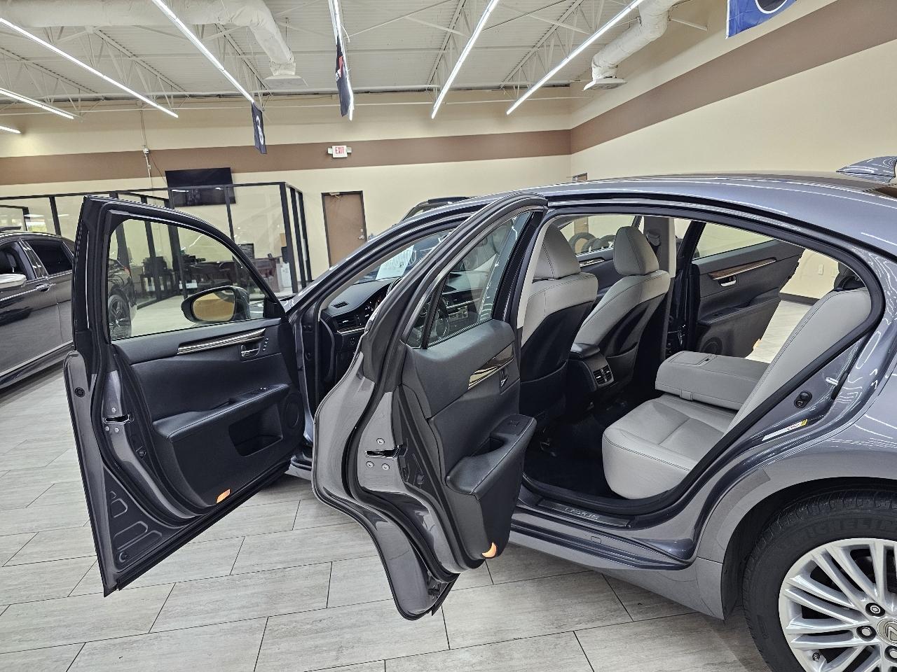 Lexus ES 350 Sedan 2015