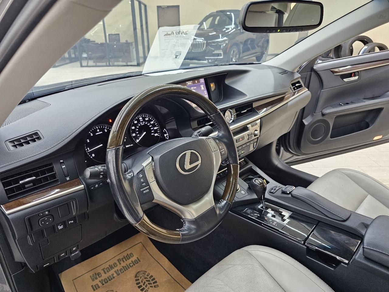 Lexus ES 350 Sedan 2015