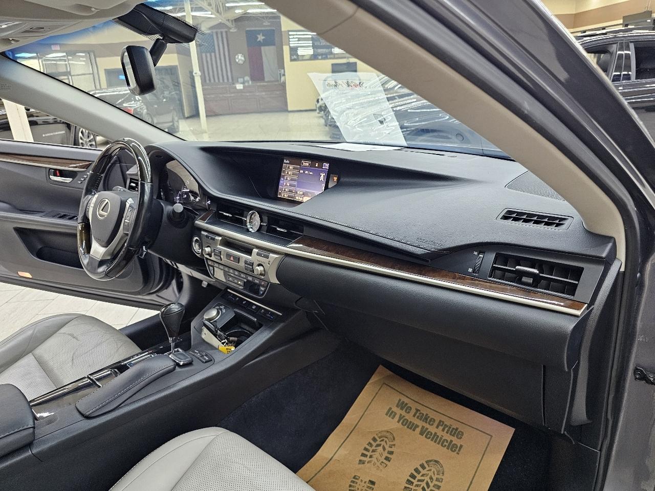 Lexus ES 350 Sedan 2015