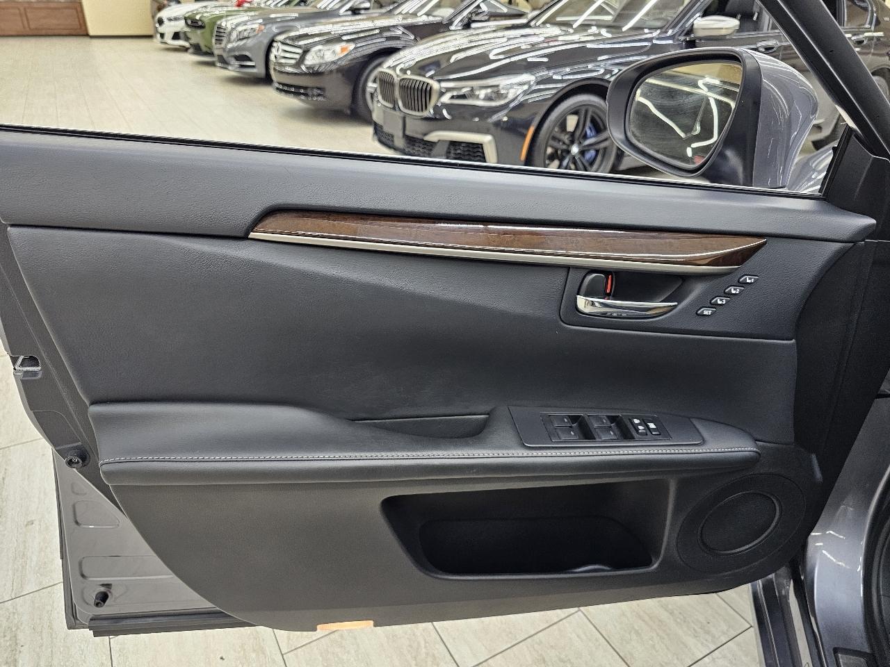 Lexus ES 350 Sedan 2015