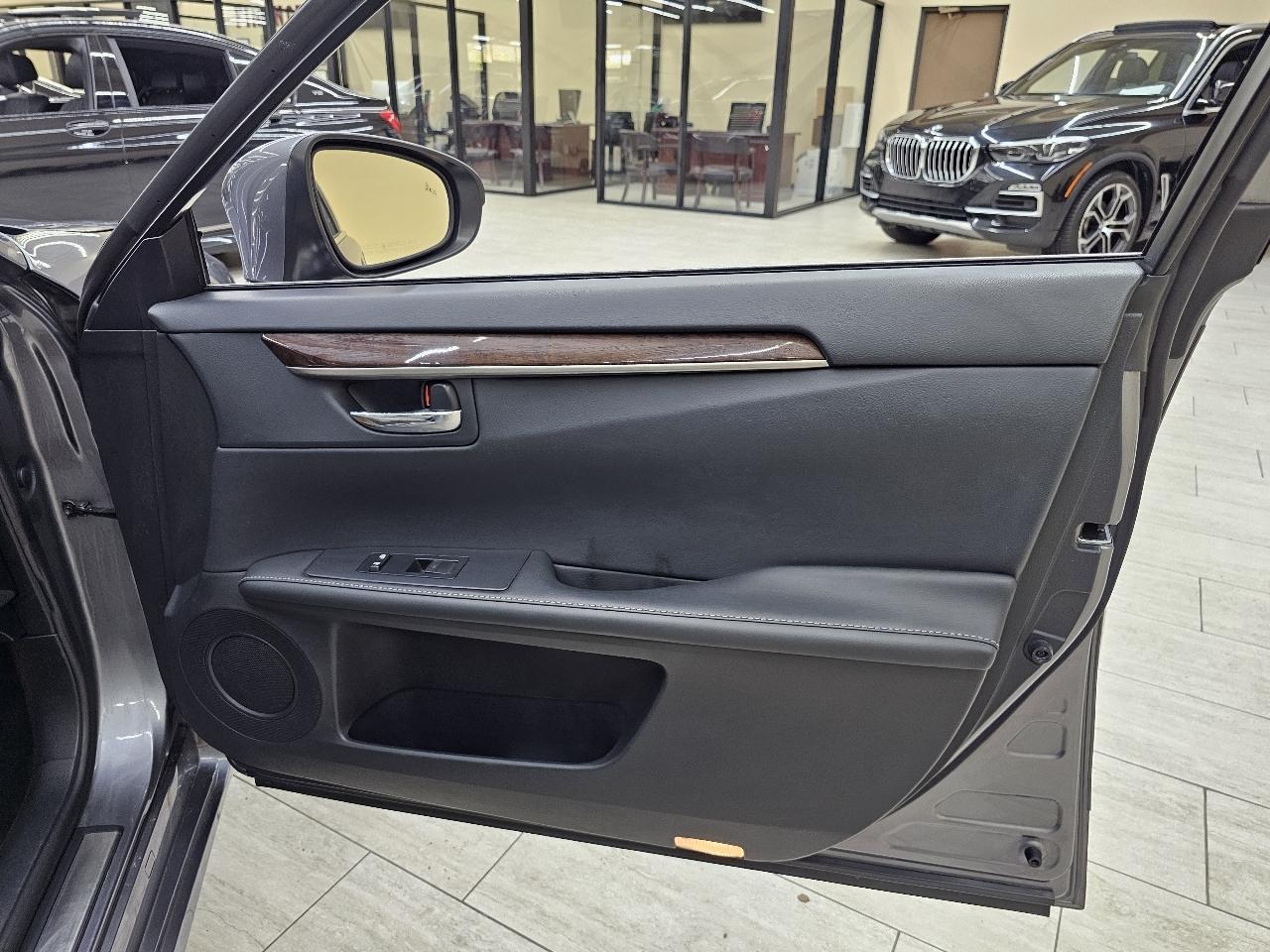 Lexus ES 350 Sedan 2015