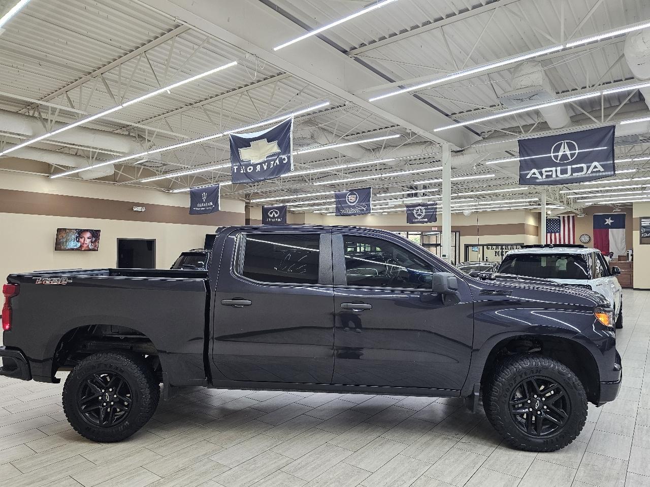 Chevrolet Silverado 1500 Trail Boss Custom Crew Cab 4WD 2022