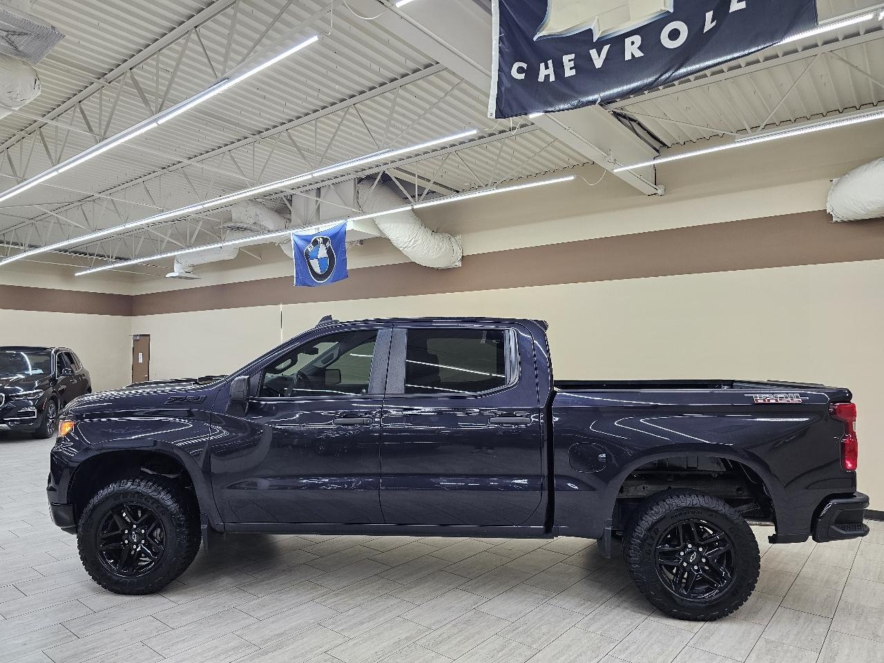 Chevrolet Silverado 1500 Trail Boss Custom Crew Cab 4WD 2022
