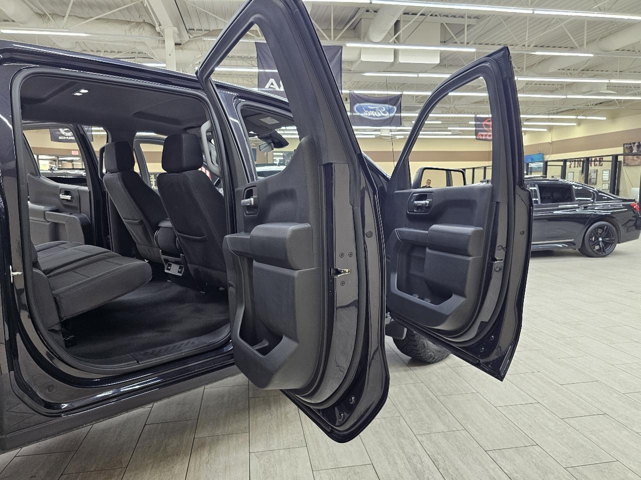 Chevrolet Silverado 1500 Trail Boss Custom Crew Cab 4WD 2022