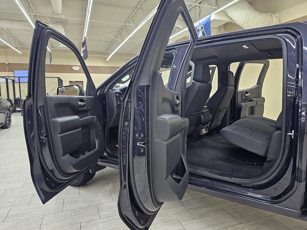 Chevrolet Silverado 1500 Trail Boss Custom Crew Cab 4WD 2022