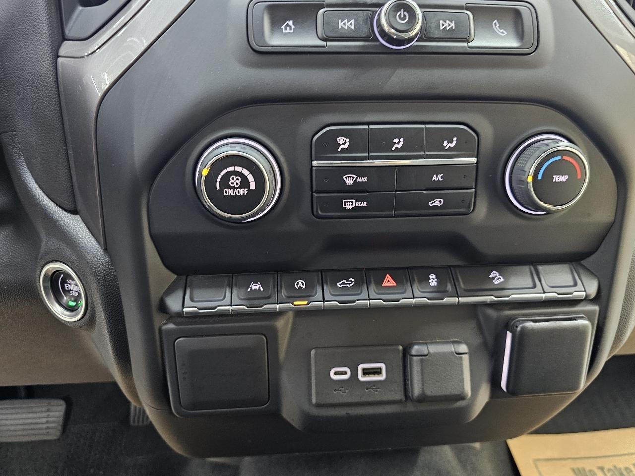 Chevrolet Silverado 1500 Trail Boss Custom Crew Cab 4WD 2022