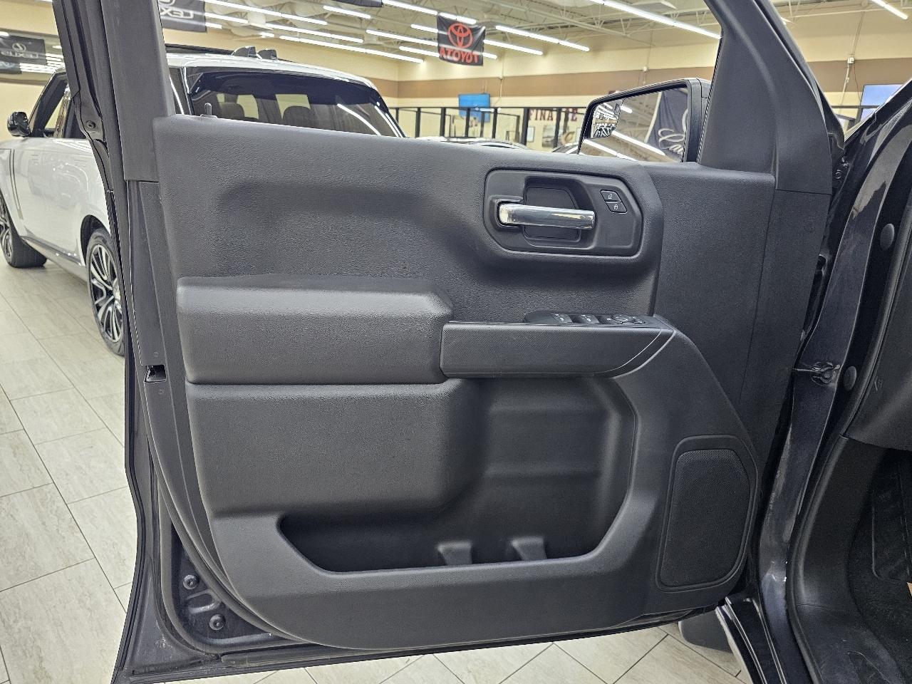 Chevrolet Silverado 1500 Trail Boss Custom Crew Cab 4WD 2022