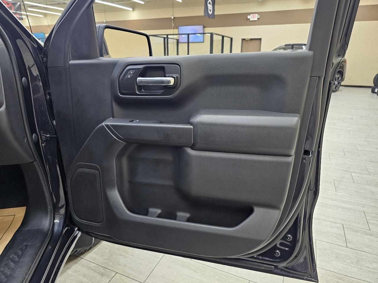 Chevrolet Silverado 1500 Trail Boss Custom Crew Cab 4WD 2022
