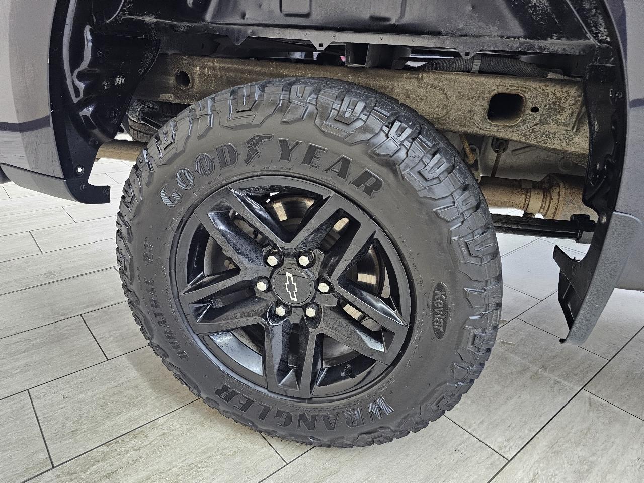Chevrolet Silverado 1500 Trail Boss Custom Crew Cab 4WD 2022