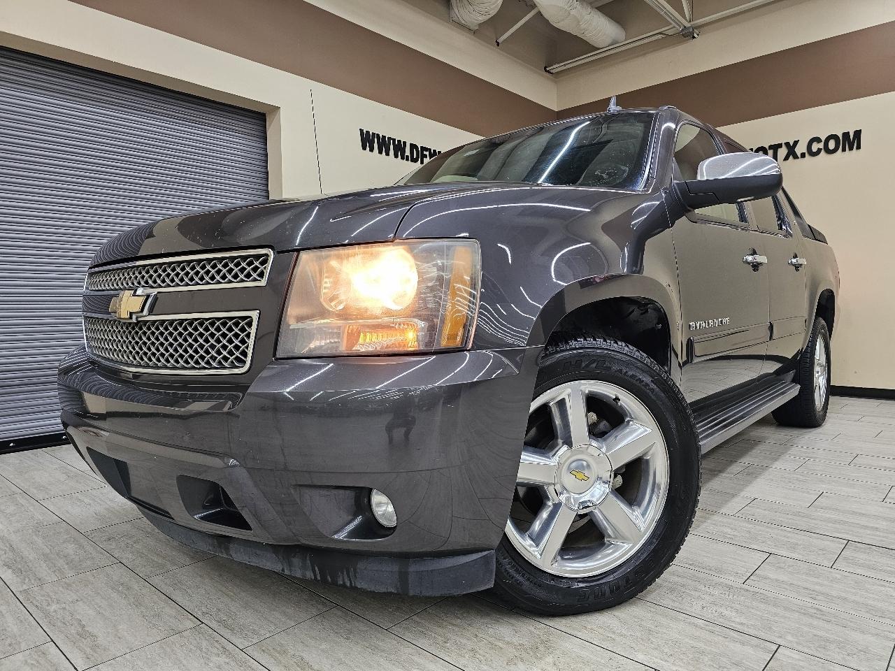 Chevrolet Avalanche LT 2WD 2011
