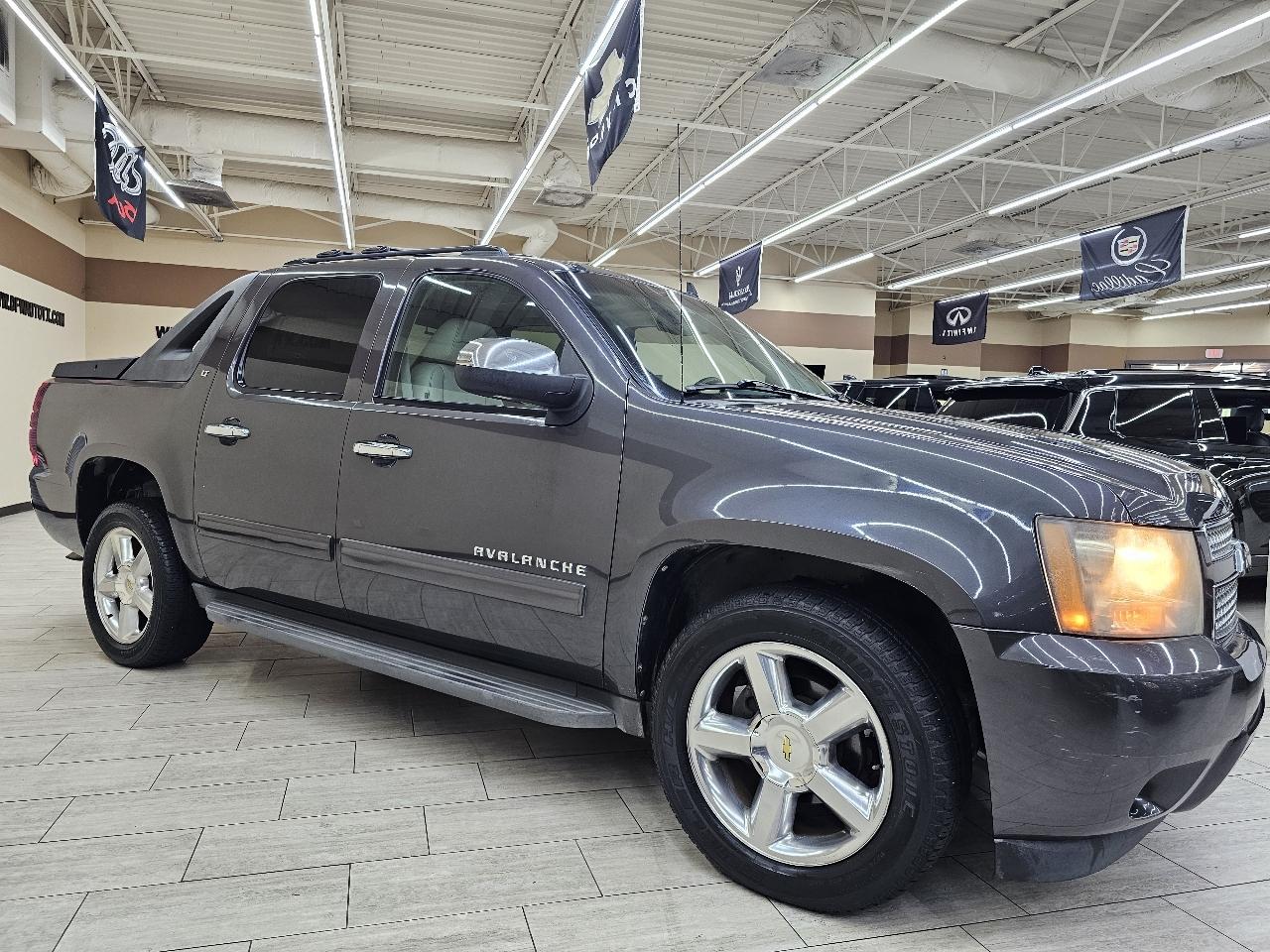 Chevrolet Avalanche LT 2WD 2011
