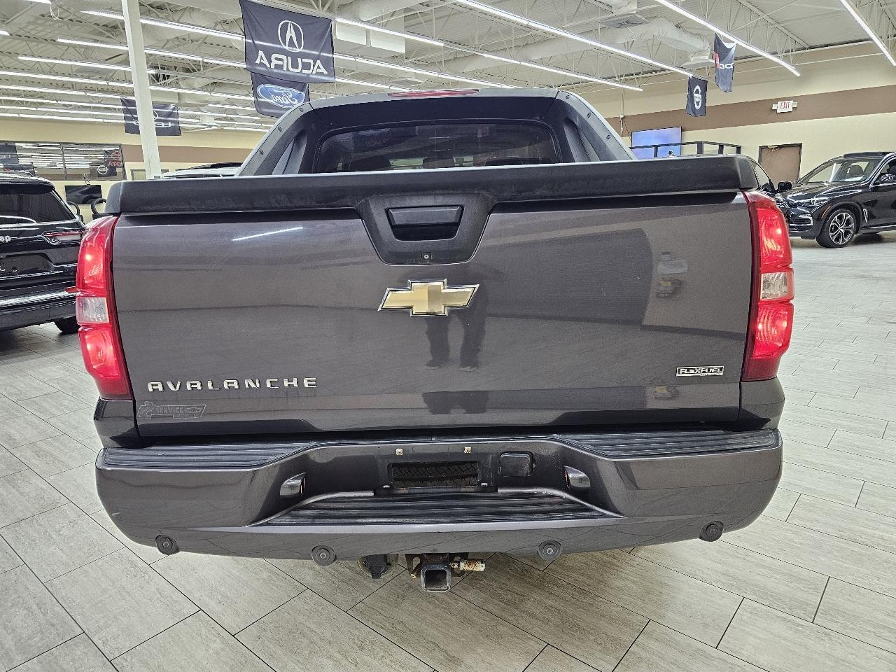 Chevrolet Avalanche LT 2WD 2011