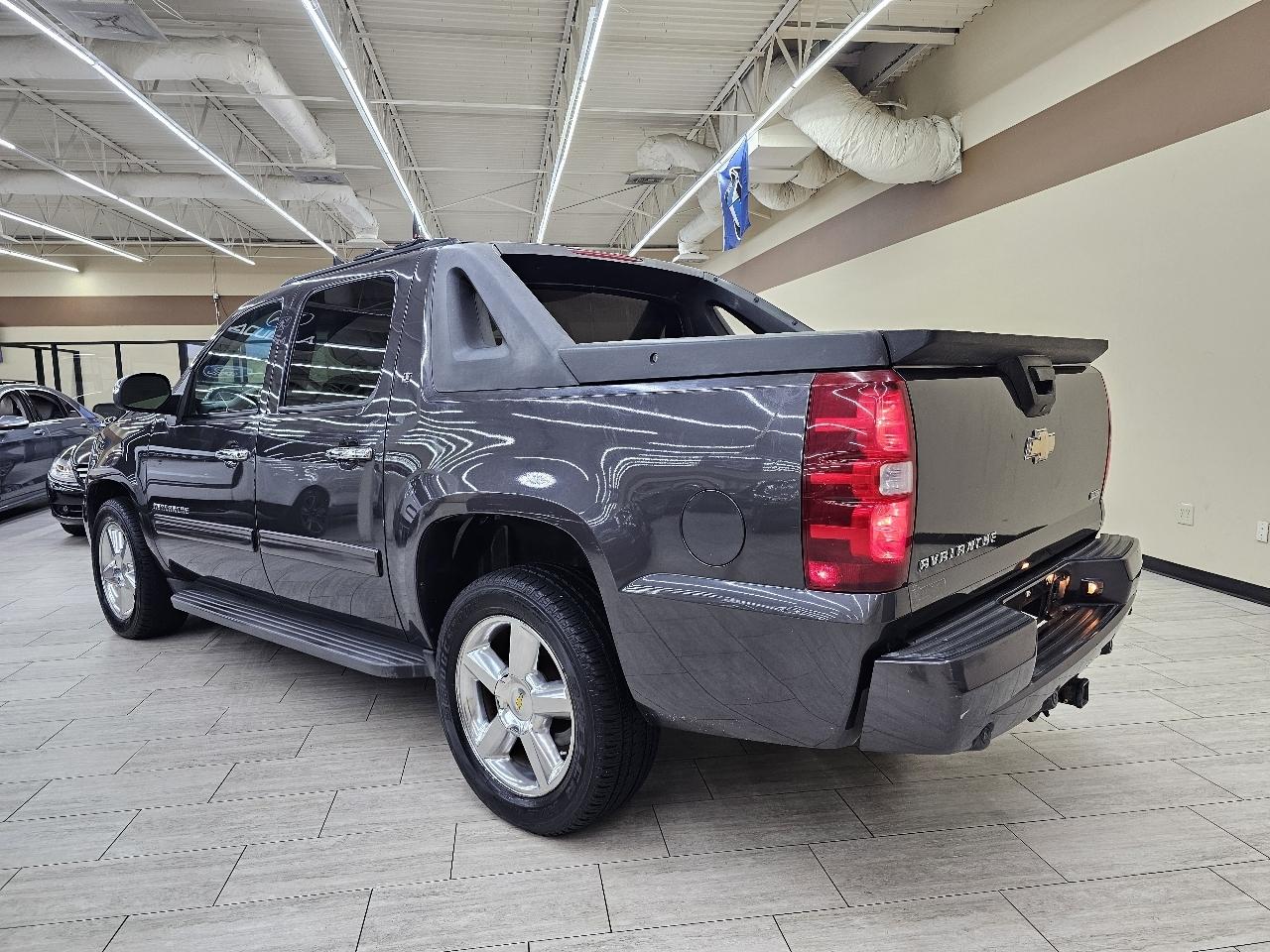 Chevrolet Avalanche LT 2WD 2011