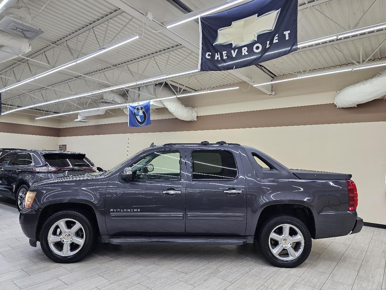 Chevrolet Avalanche LT 2WD 2011