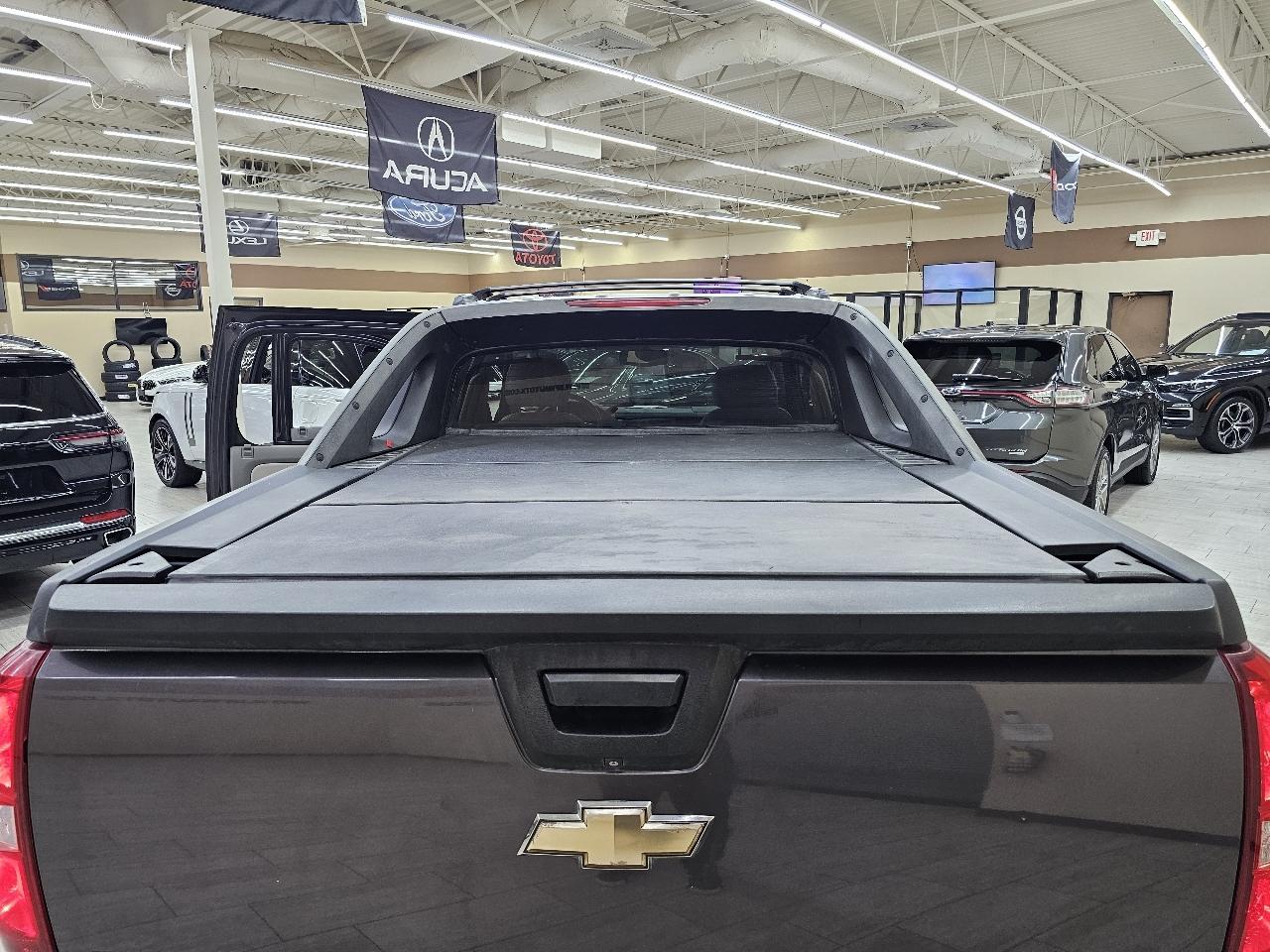 Chevrolet Avalanche LT 2WD 2011