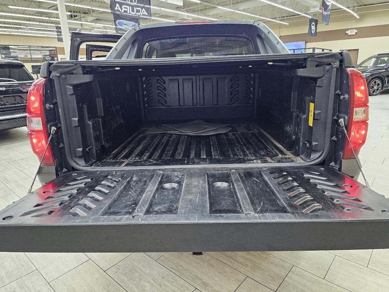 Chevrolet Avalanche LT 2WD 2011