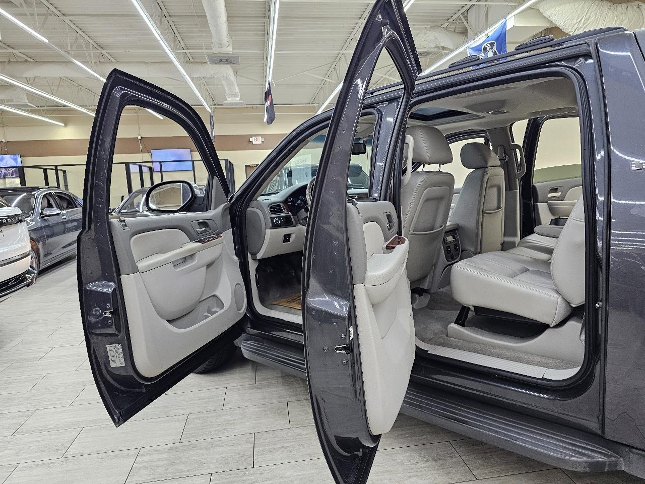 Chevrolet Avalanche LT 2WD 2011