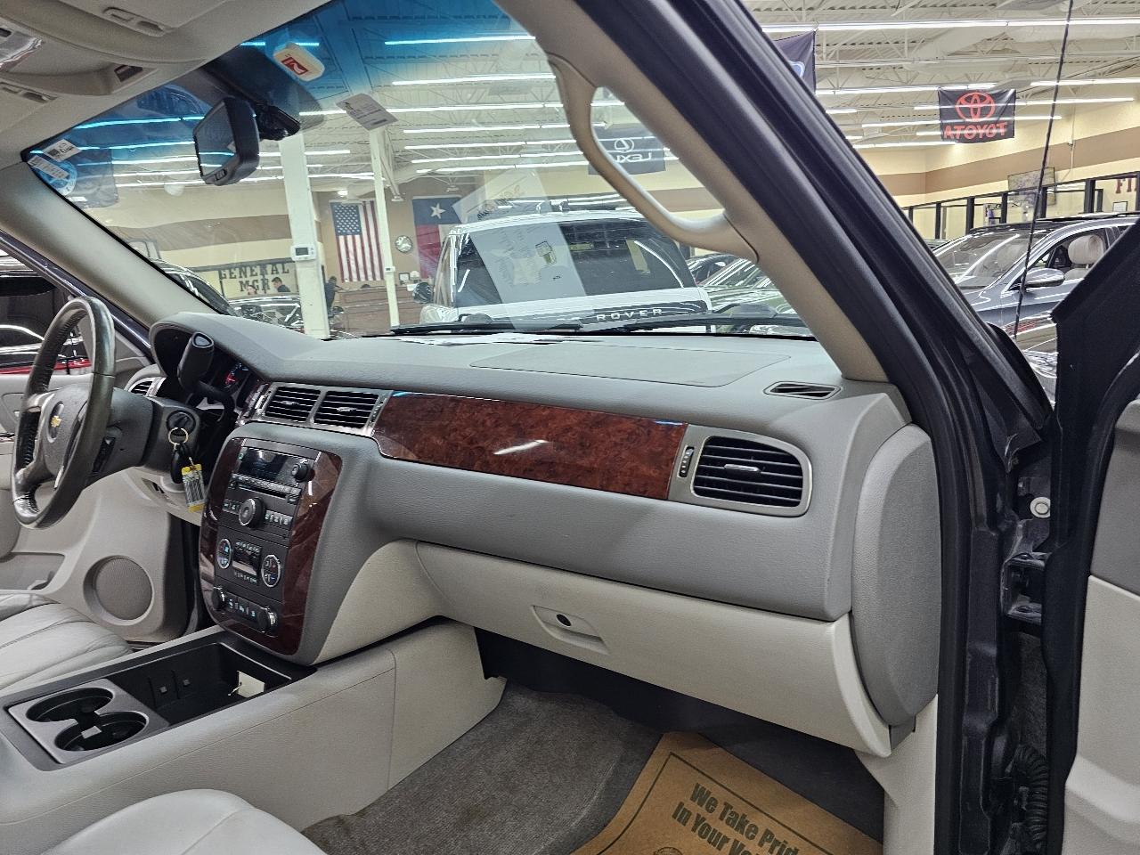 Chevrolet Avalanche LT 2WD 2011