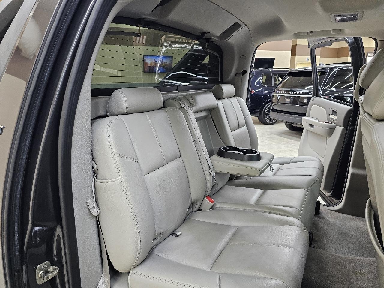 Chevrolet Avalanche LT 2WD 2011