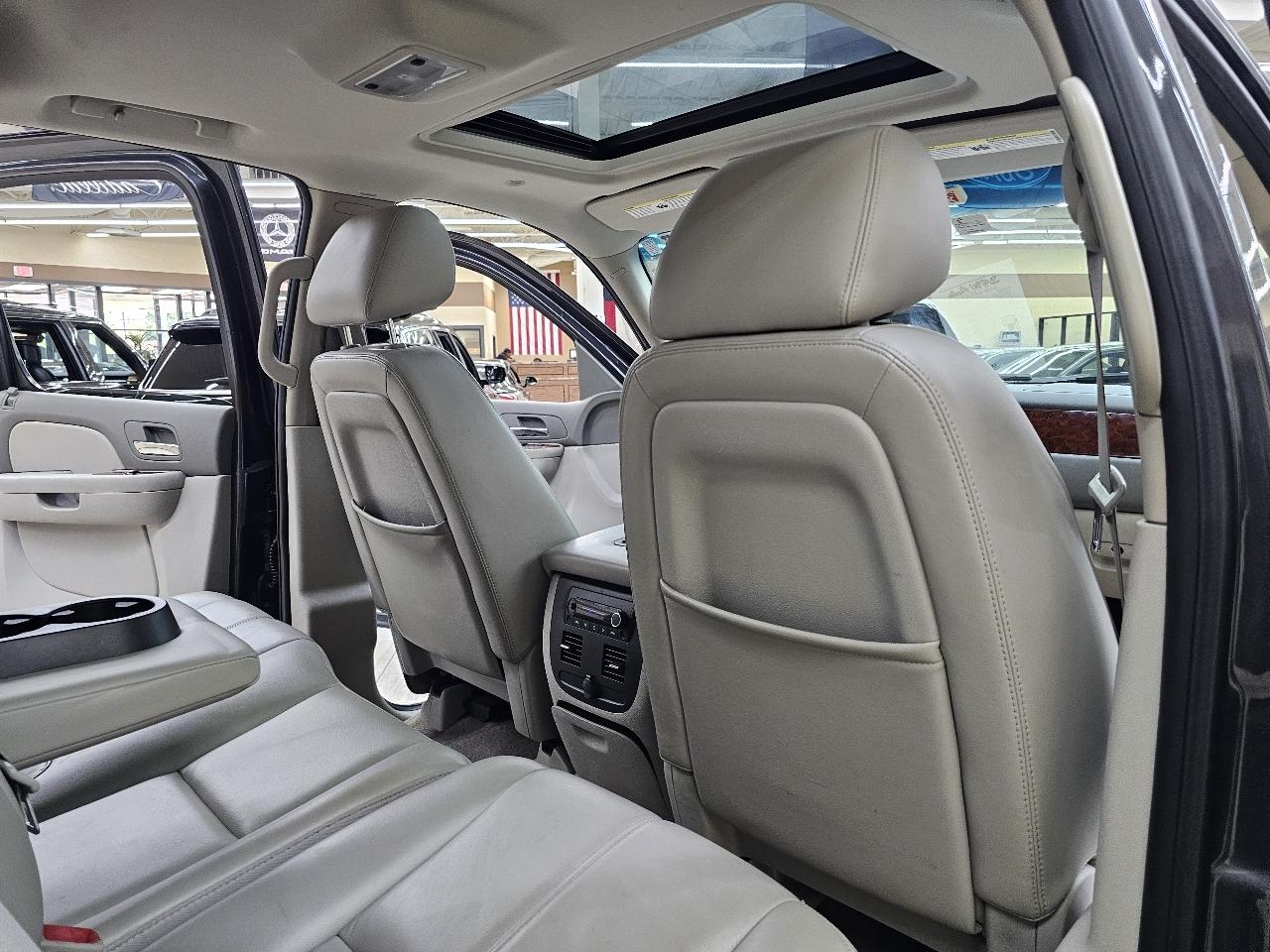 Chevrolet Avalanche LT 2WD 2011