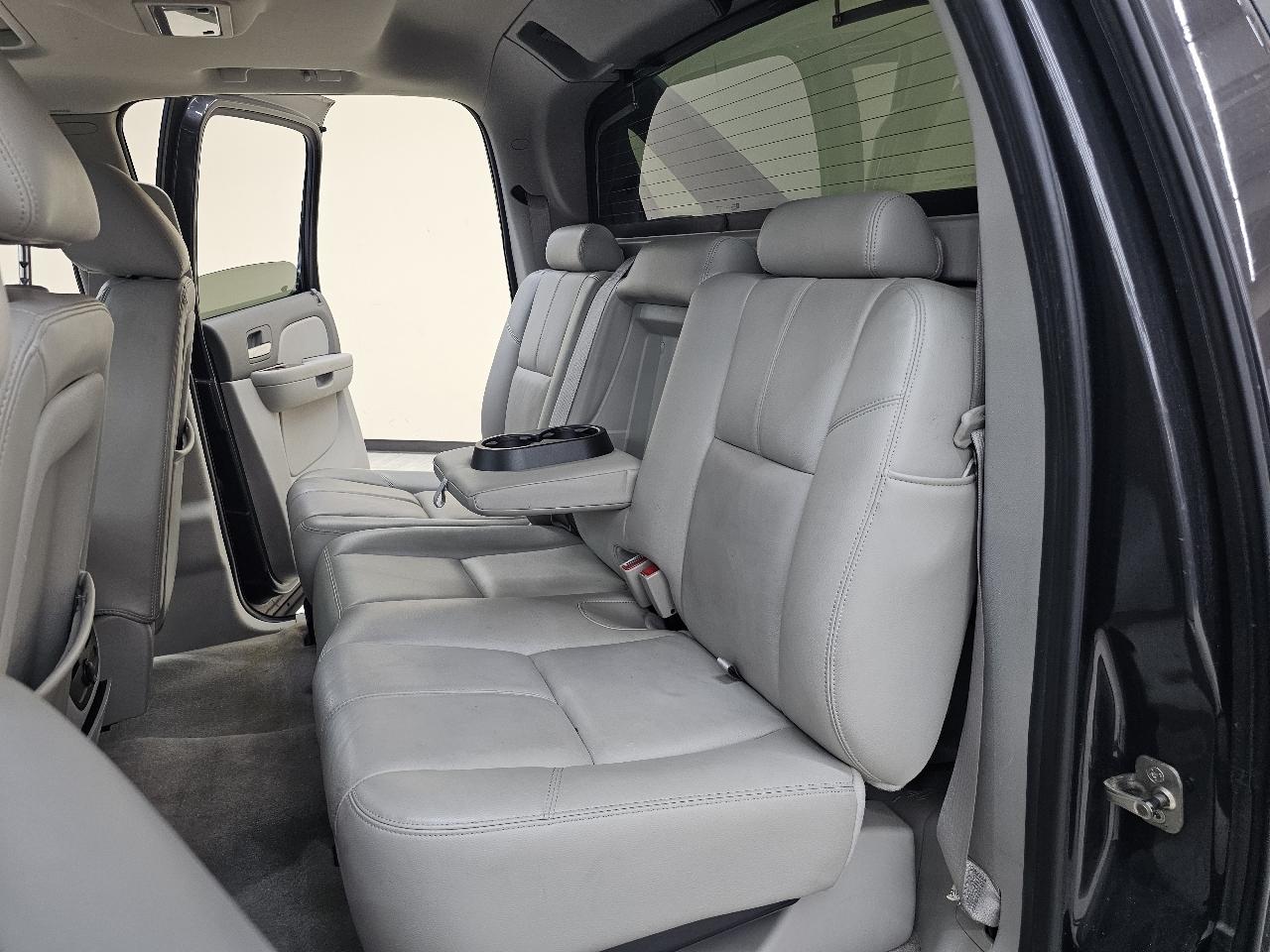 Chevrolet Avalanche LT 2WD 2011